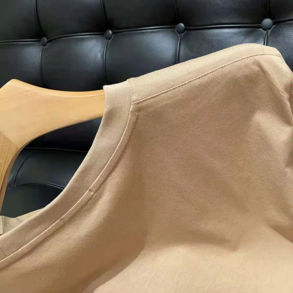 Burberry Location Print Cotton Oversized T-shirt for Women in Sandy Burberry Location Print Cotton Oversized T-shirt for Women in Sandy