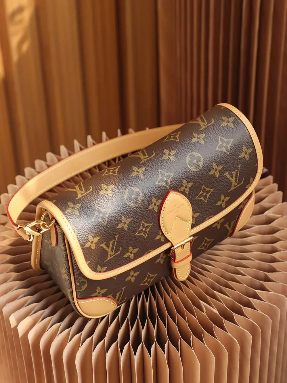 Louis Vuitton Diane Satchel Brown /