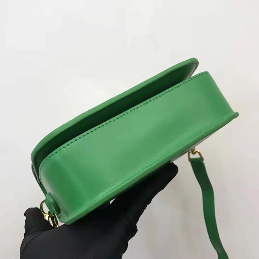 Burberry Leather Small Elizabeth Bag for Women in Green Burberry Leather Small Elizabeth Bag for Women in Green
