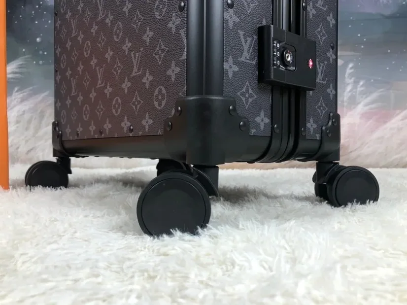 Louis Vuitton Rolling Trunk Black /
