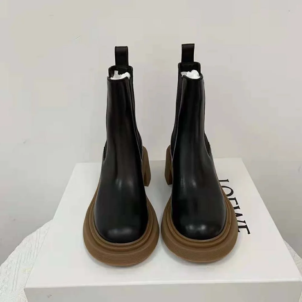 Loewe Chelsea Boot in Calfskin for Women in Black