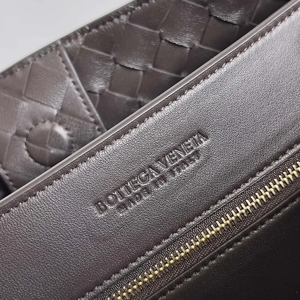 Bottega Veneta Large Andiamo in Lambskin Leather for Women in Chocolate Brown