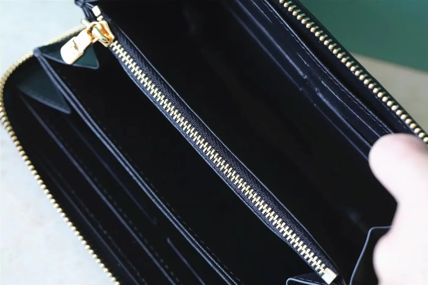Louis Vuitton Zippy Wallet Monogram Embossed Black / Louis Vuitton Zippy Wallet Monogram Embossed Black /