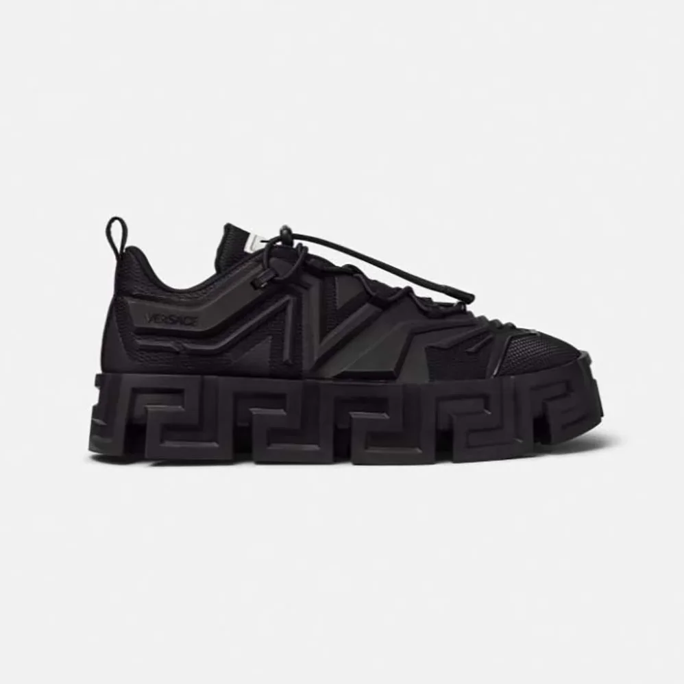 Versace Greca Labyrinth Lace-up Shoes for Men in Black Versace Greca Labyrinth Lace-up Shoes for Men in Black