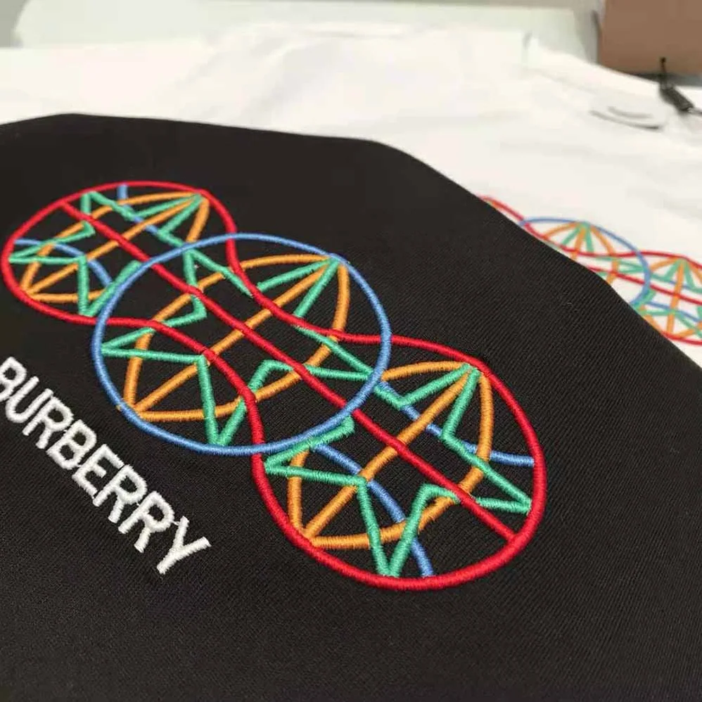 Burberry Embroidered Globe Graphic Cotton Oversized T for Men in shirt