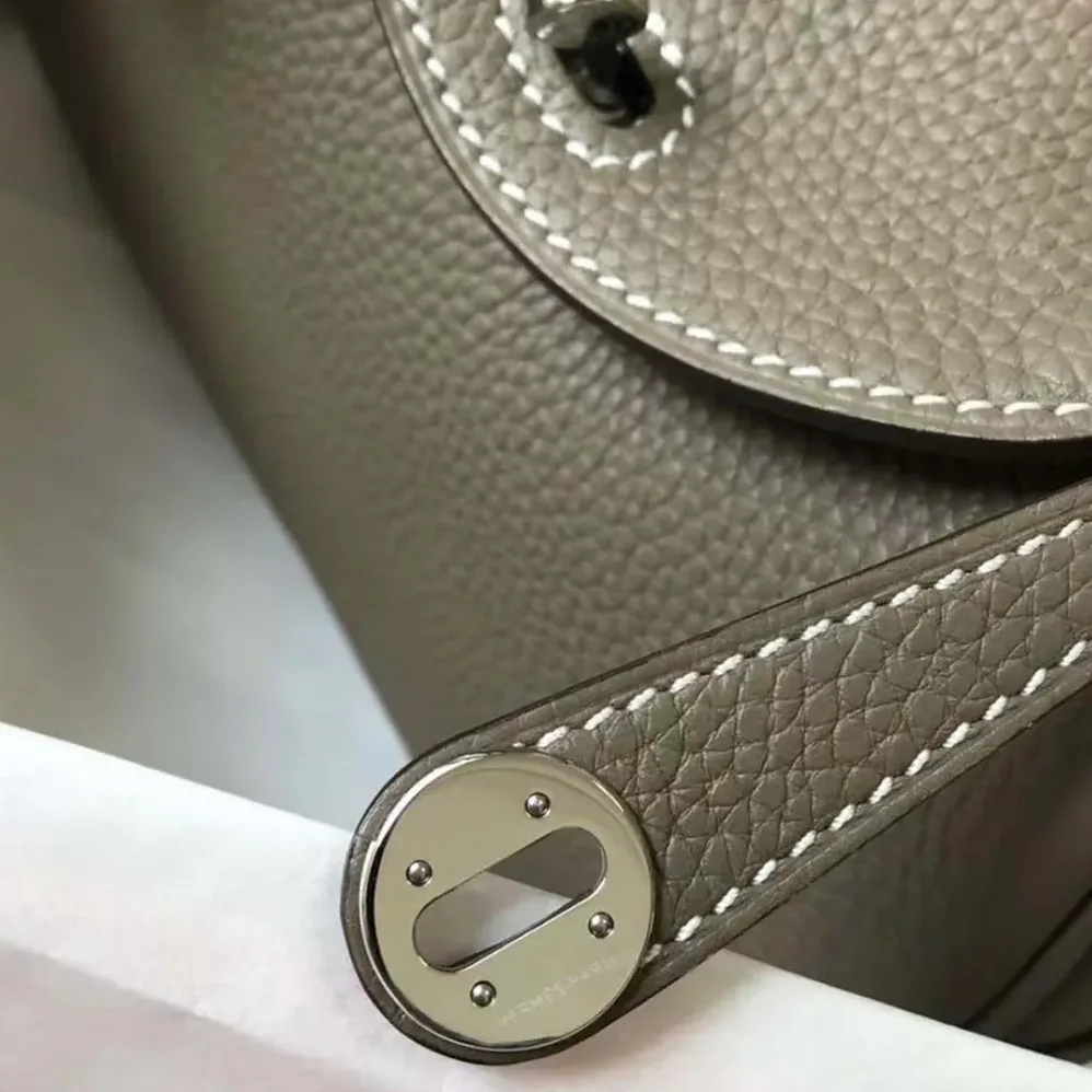 Hermes Lindy Mini 19 in Clemence Leather for Women in Etoupe/Silver
