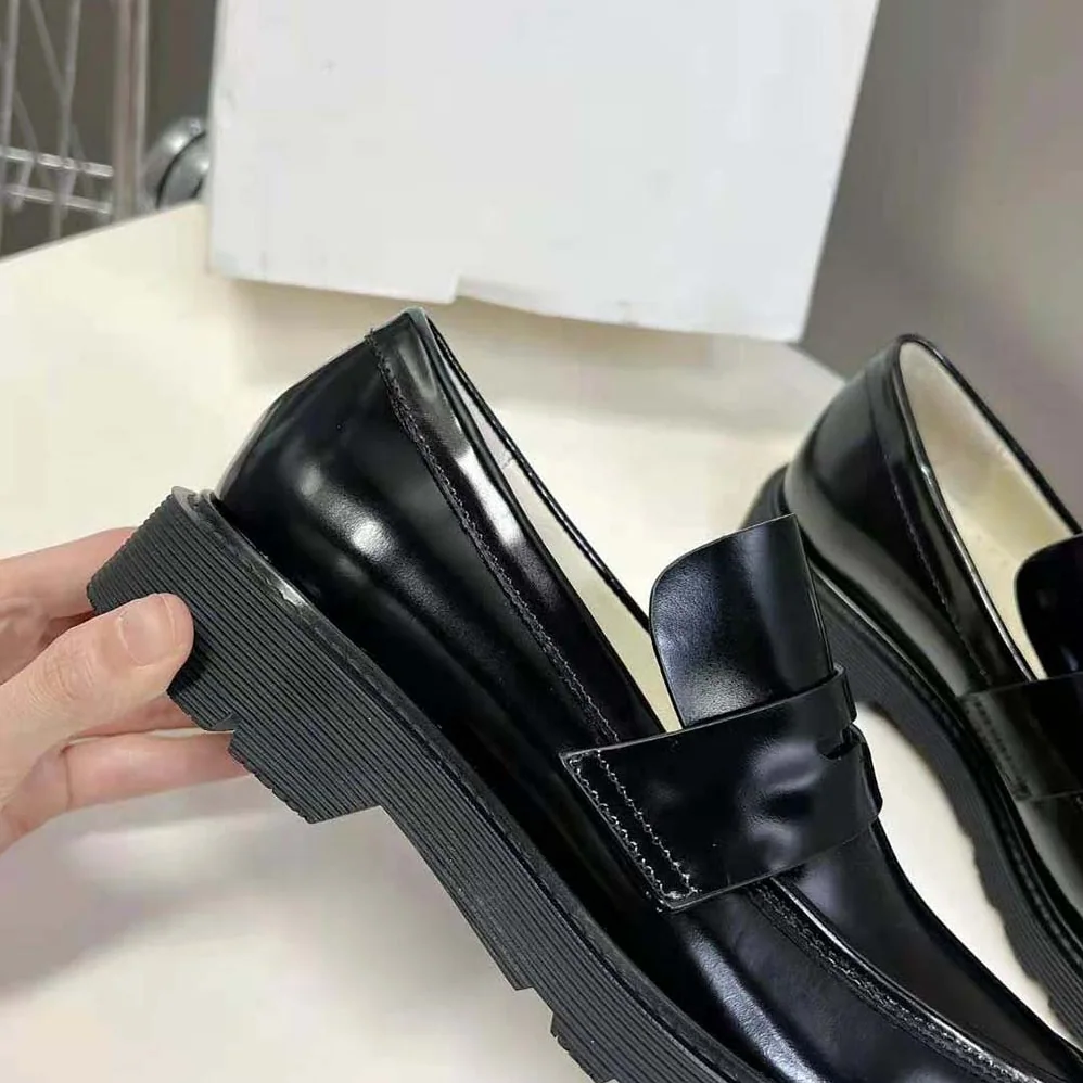 Loewe Blaze Loafer in Bicolour Brushed for Women in off Calfskin Loewe Blaze Loafer in Bicolour Brushed for Women in off Calfskin