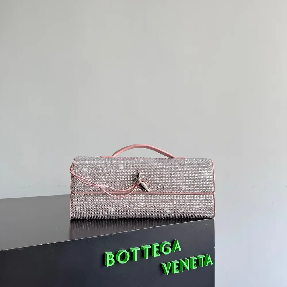 Bottega Veneta Andiamo Clutch for Women in Rose