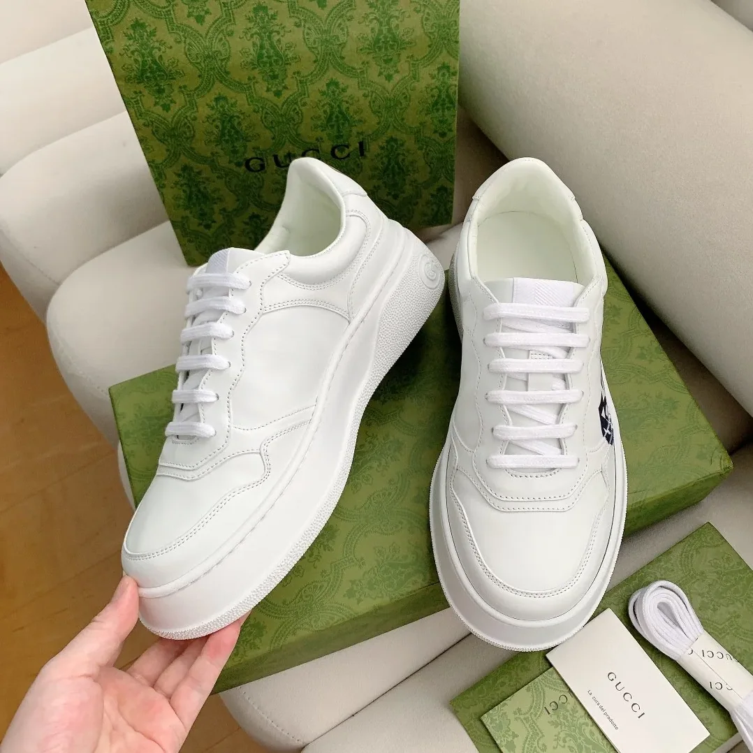Gucci Sneaker White With Gucci Print 1XL10 Gucci Sneaker White With Gucci Print 1XL10