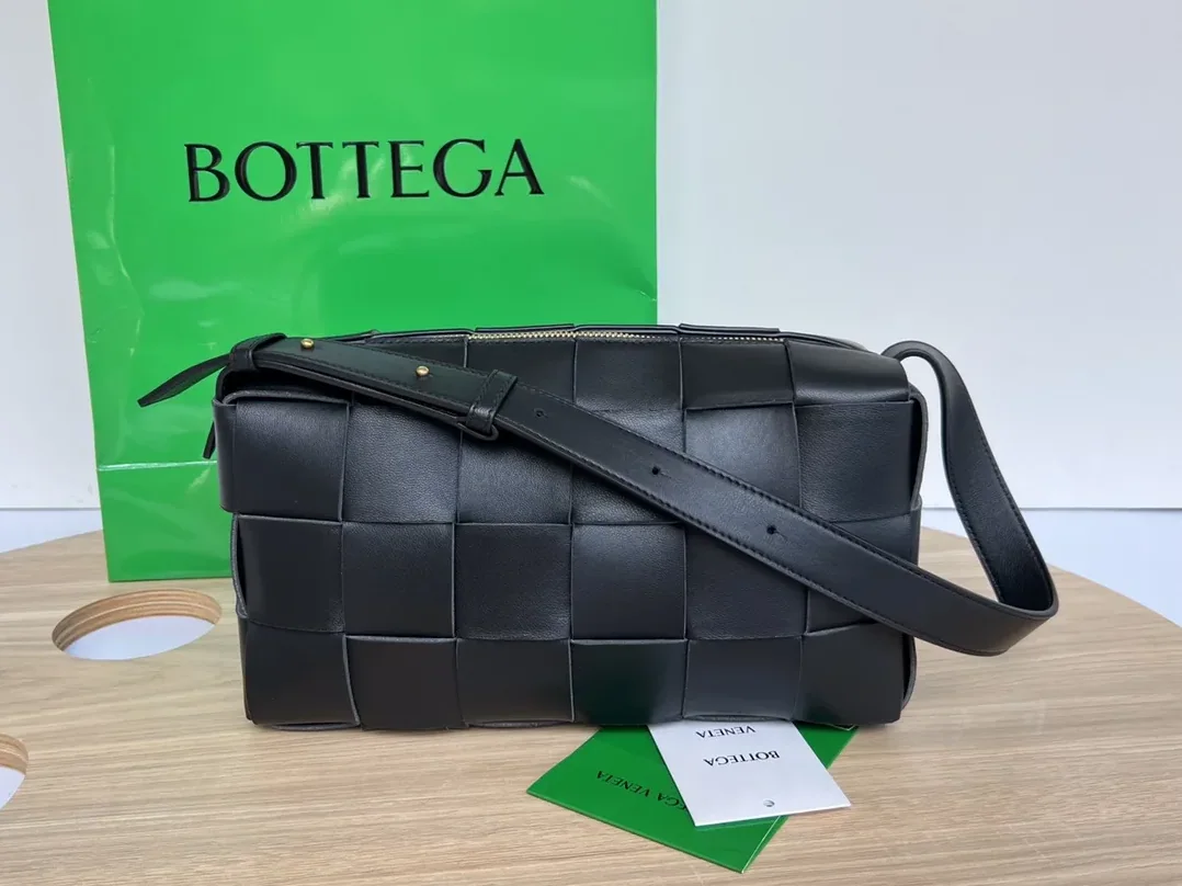 Bottega Veneta Brick Cassette Black Bottega Veneta Brick Cassette Black