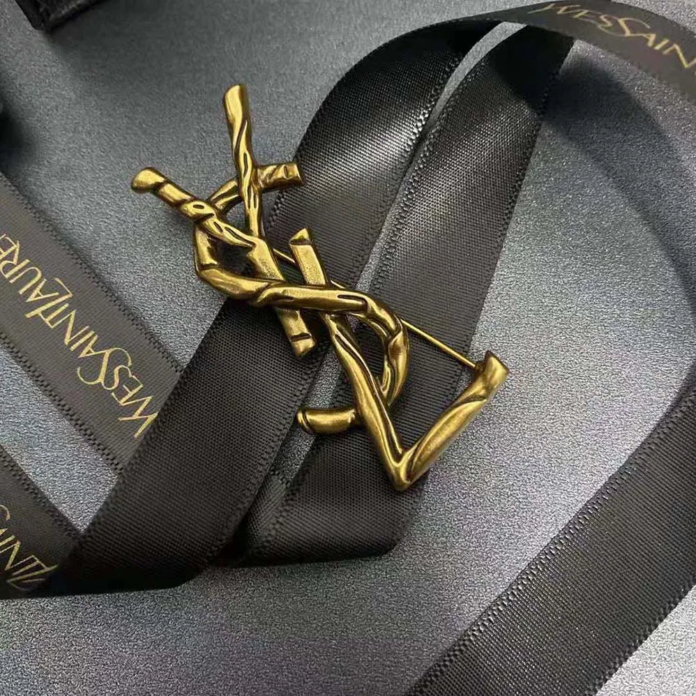 Saint Laurent YSL Opyum YSL Crocodile Brooch in Gold Brass for Women Saint Laurent YSL Opyum YSL Crocodile Brooch in Gold Brass for Women