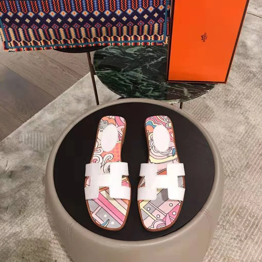 Hermes Oran Sandal in Cotton Canvas with “Faubourg Rainbow” Print for Women in White Hermes Oran Sandal in Cotton Canvas with “Faubourg Rainbow” Print for Women in White