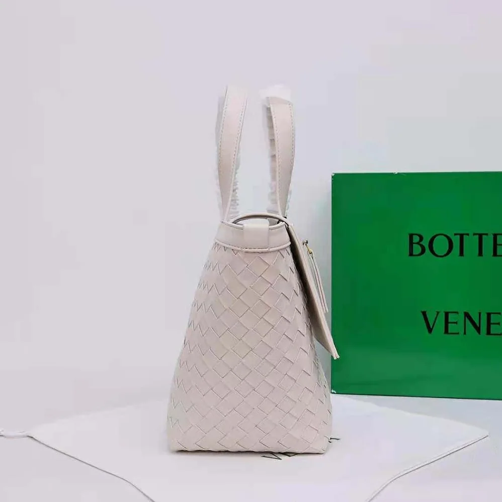 Bottega Veneta Small Flip Flap in Lambskin Leather for Women in White