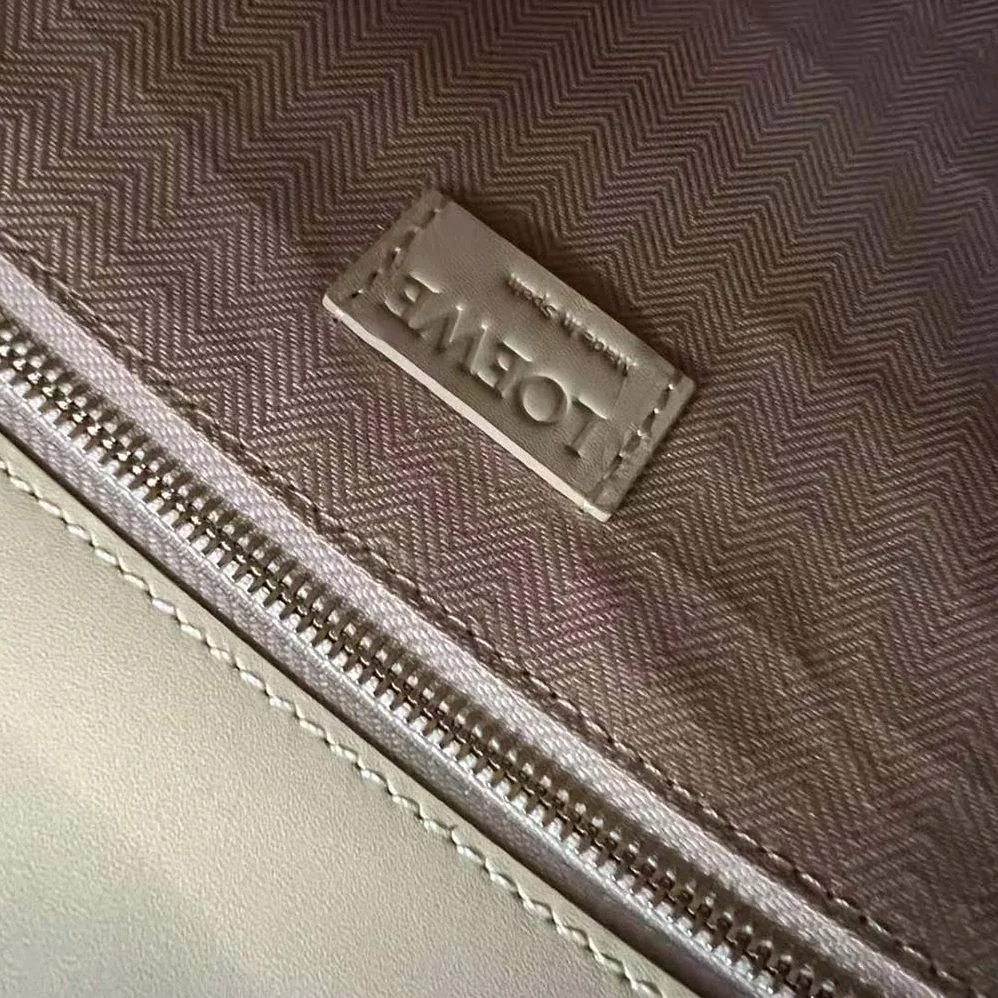 Loewe LOEWE Standard A4 Tote in Sleek Calfskin for Women in Gold Loewe LOEWE Standard A4 Tote in Sleek Calfskin for Women in Gold