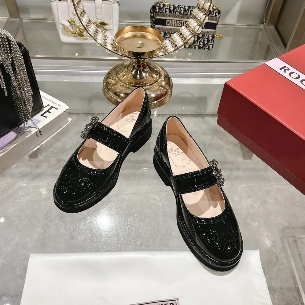 Roger Vivier Viv' Rangers Mary Janes in Leather for Women in Black Roger Vivier Viv' Rangers Mary Janes in Leather for Women in Black