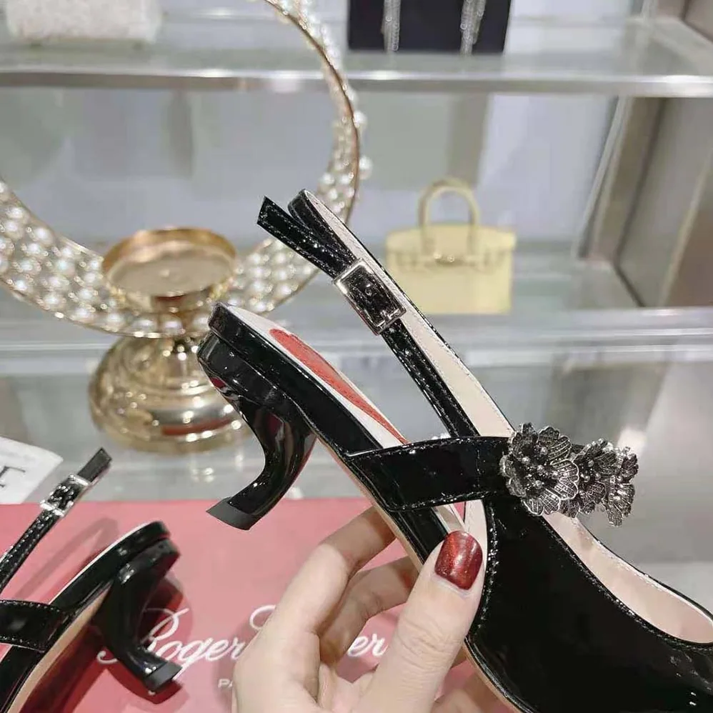 Roger Vivier Virgule Flower Slingback Pumps in Patent Leather for Women in Black Roger Vivier Virgule Flower Slingback Pumps in Patent Leather for Women in Black