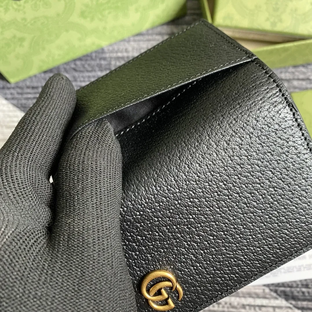 Gucci GG Marmont Card Case Black with Gold Toned Hardware / Gucci GG Marmont Card Case Black with Gold Toned Hardware /