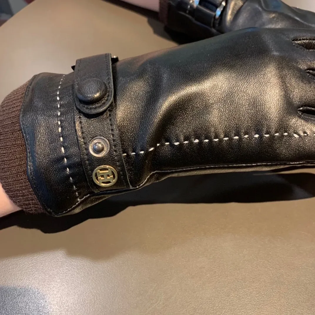 Hermes Soya Gloves In Black