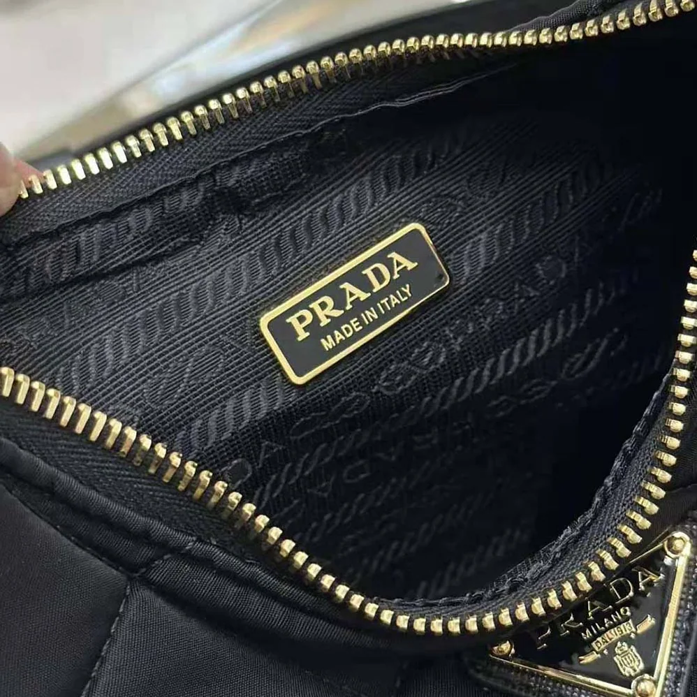 Prada Re-Edition 1995 Chaîne Re-Nylon Mini-bag for Women in Black Prada Re-Edition 1995 Chaîne Re-Nylon Mini-bag for Women in Black