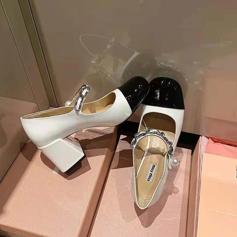 Miu Miu Patent Leather Pumps in 65 mm Heel for Women in White Miu Miu Patent Leather Pumps in 65 mm Heel for Women in White