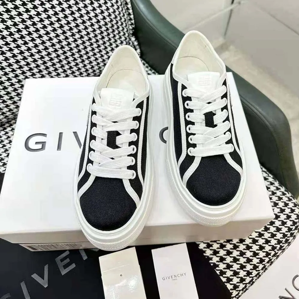 Givenchy City Platform Sneakers in Canvas for Women in Black Givenchy City Platform Sneakers in Canvas for Women in Black