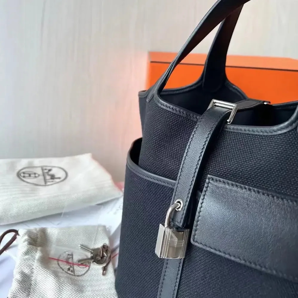 Hermes Picotin Lock 18 Pockets in Goeran Canvas Leather for Women in Black Hermes Picotin Lock 18 Pockets in Goeran Canvas Leather for Women in Black