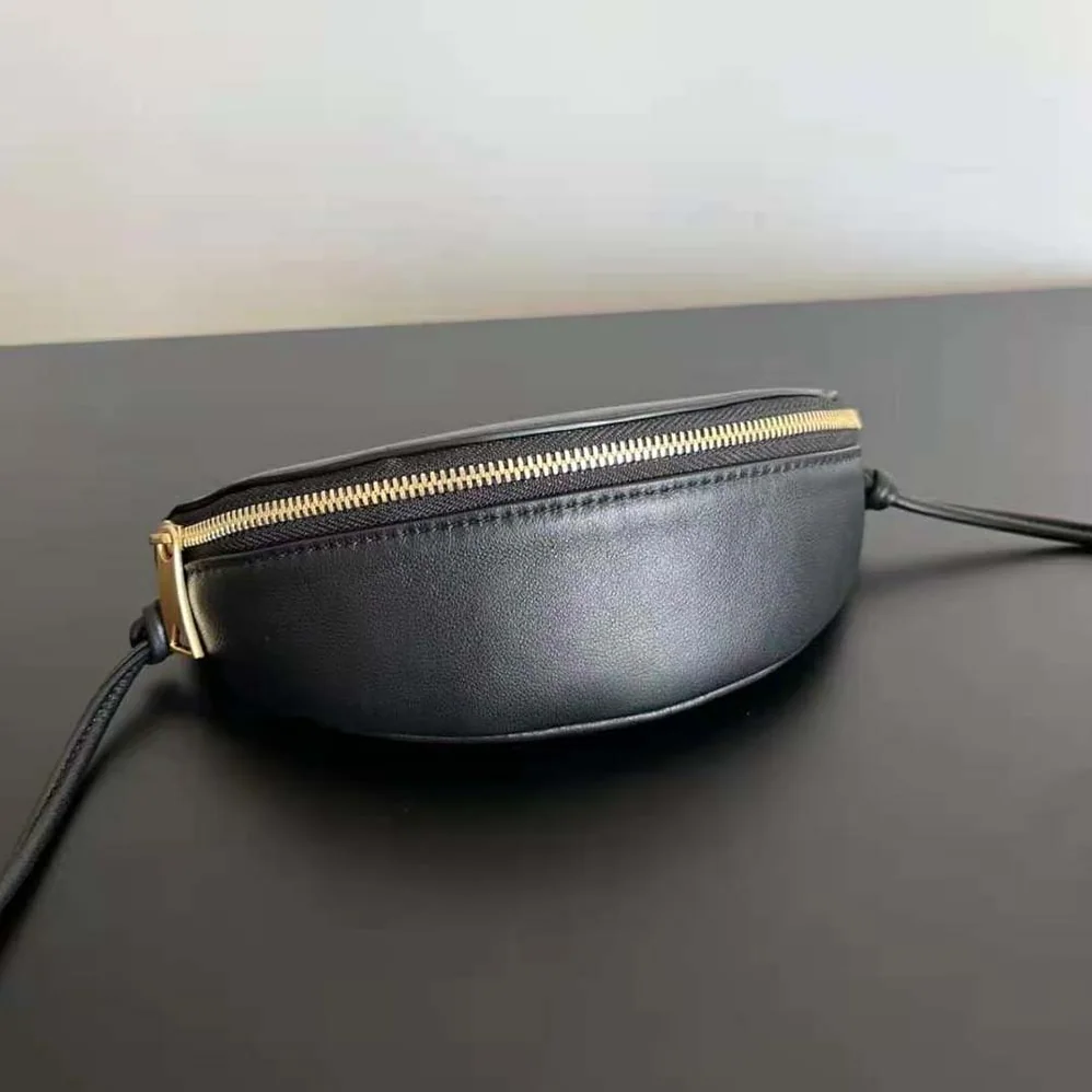 Bottega Veneta Intrecciato Leather Multi Pouch On Strap for Women in Black Bottega Veneta Intrecciato Leather Multi Pouch On Strap for Women in Black