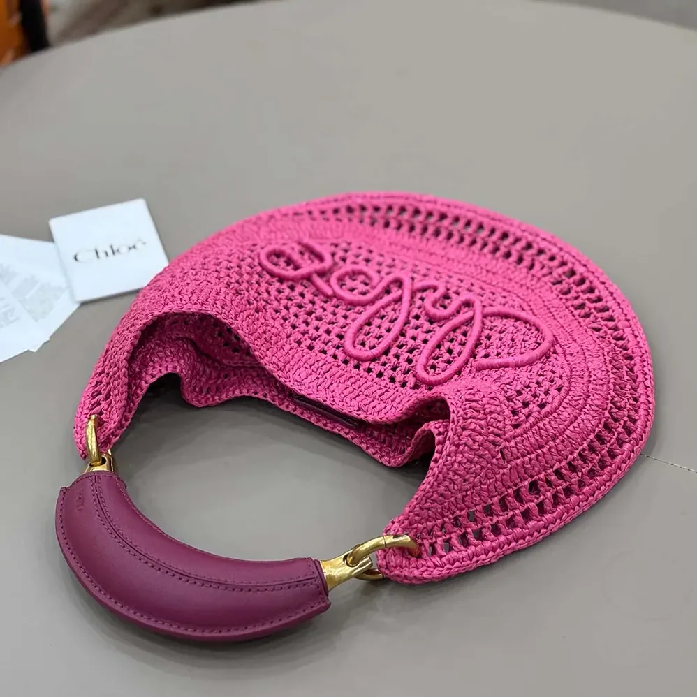 Chloe Summer Banana Hobo Bag In Raffia for Women in Rose