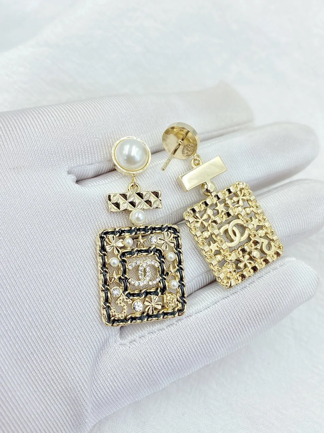 Chanel Douple Black Border Square Frame Earrings Gold Tone Chanel Douple Black Border Square Frame Earrings Gold Tone