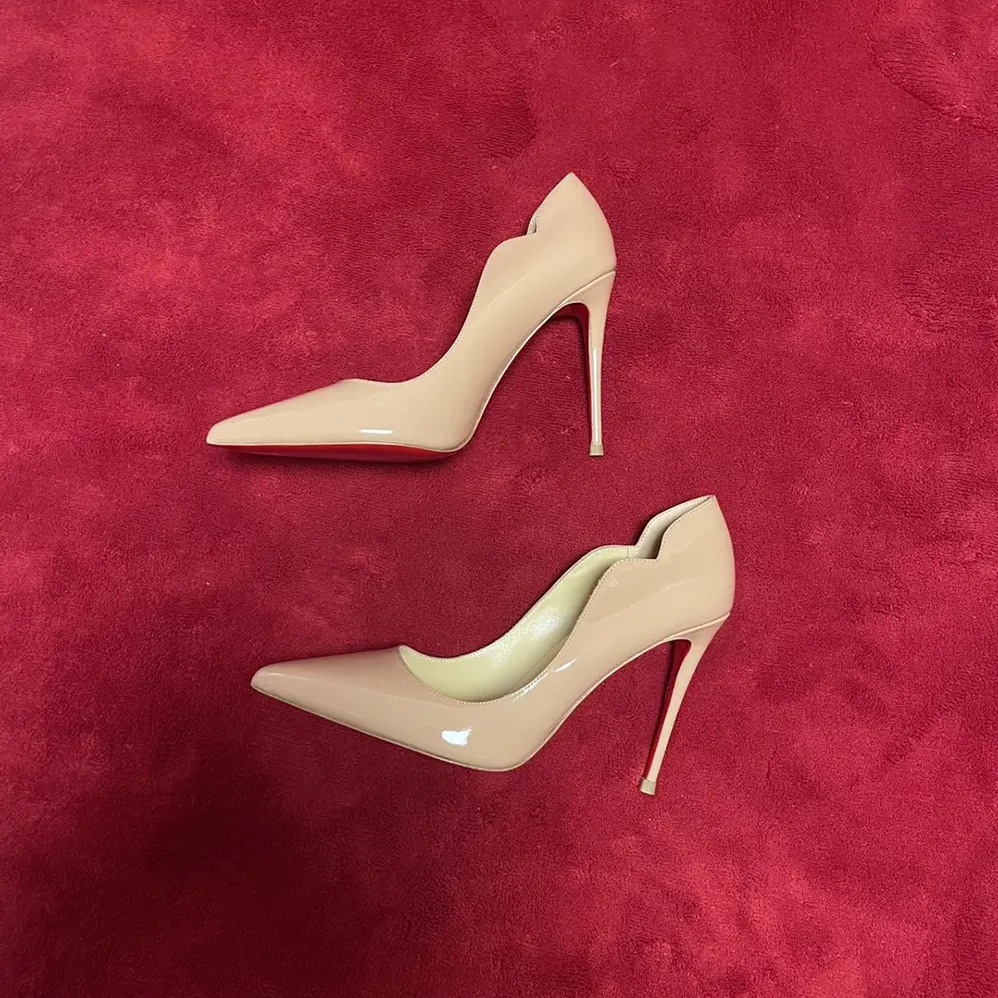 Christian Louboutin Hot Chick 100 mm Pumps Patent Calf Leather Beige for Women Christian Louboutin Hot Chick 100 mm Pumps Patent Calf Leather Beige for Women