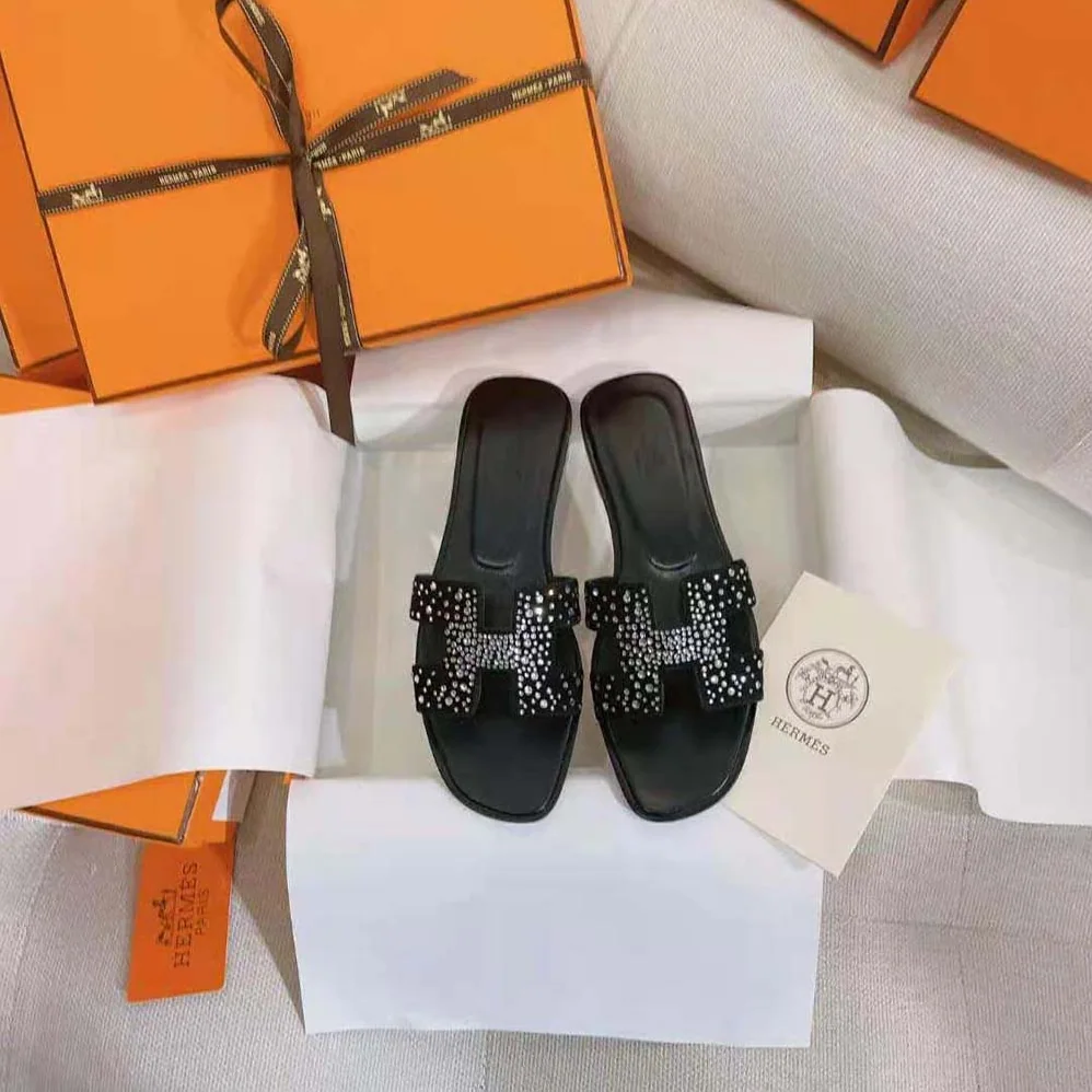 Hermes Oasis Sandal in Suede Goatskin for Women in Black Hermes Oasis Sandal in Suede Goatskin for Women in Black