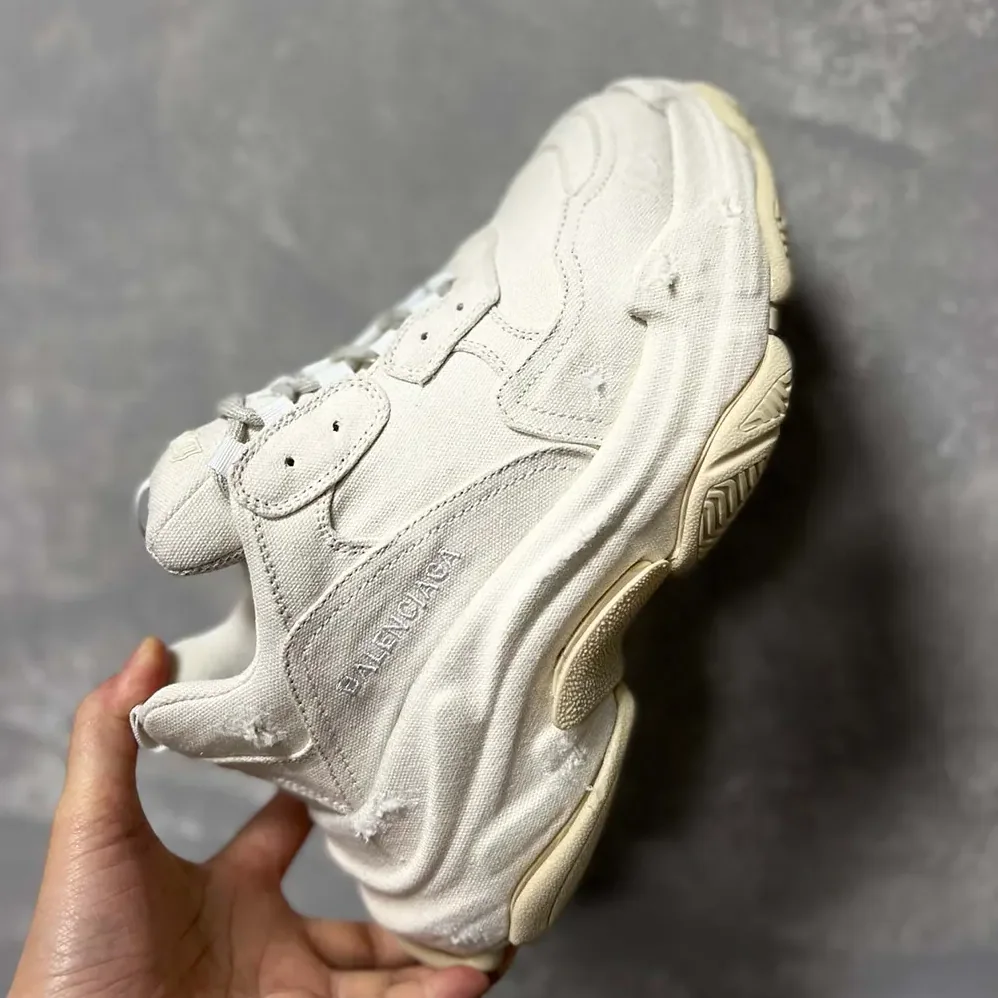 Balenciaga Triple S Sneaker in Beige for Unisex Balenciaga Triple S Sneaker in Beige for Unisex
