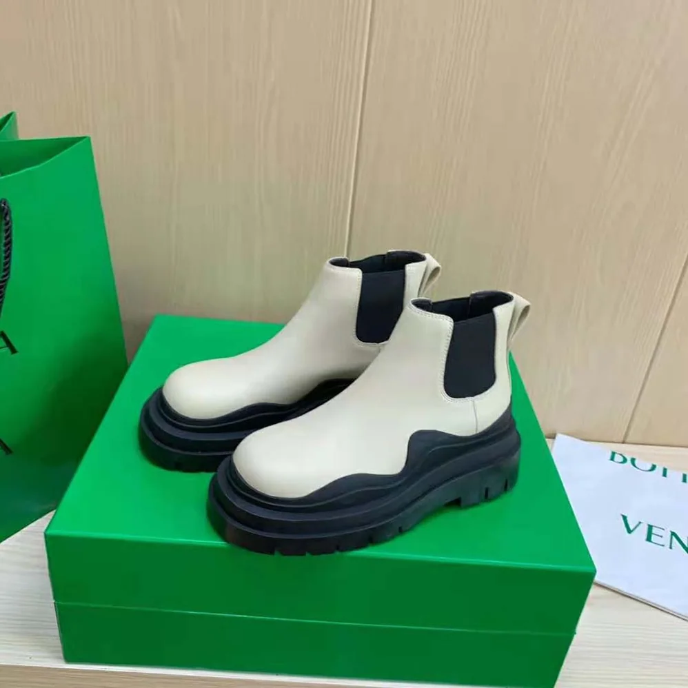 Bottega Veneta Tire Ankle Chelsea Boot for Unisex in White