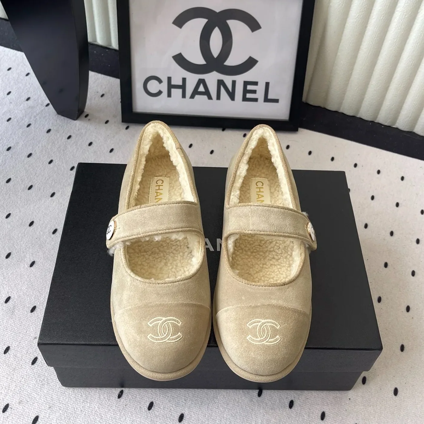 Chanel Mary Jane Flats Beige Suede Shearling Chanel Mary Jane Flats Beige Suede Shearling