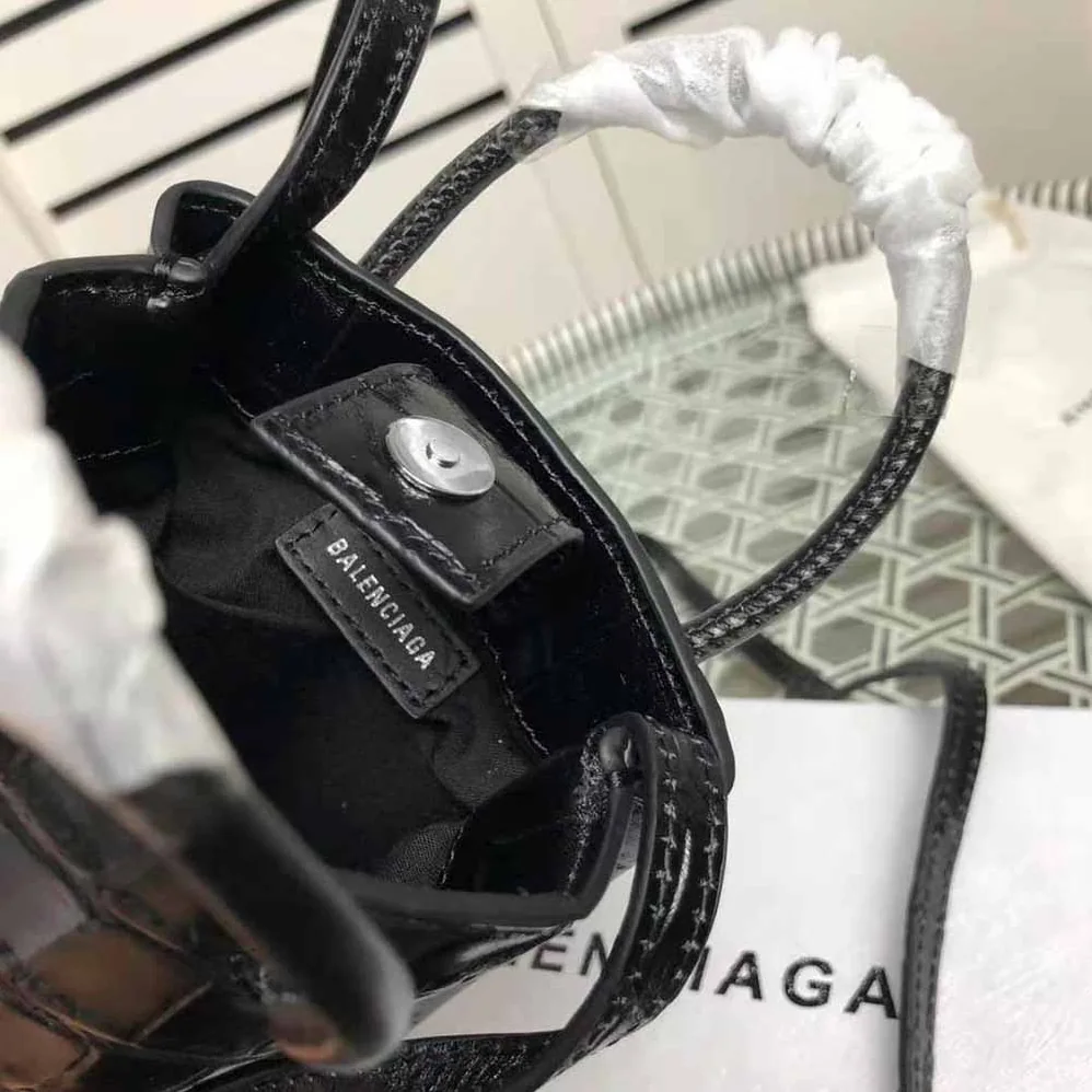 Balenciaga Shopping Phone Holder Shopping Phone Holder in Black Crocodile Embossed Calfskin for Unisex Balenciaga Shopping Phone Holder Shopping Phone Holder in Black Crocodile Embossed Calfskin for Unisex