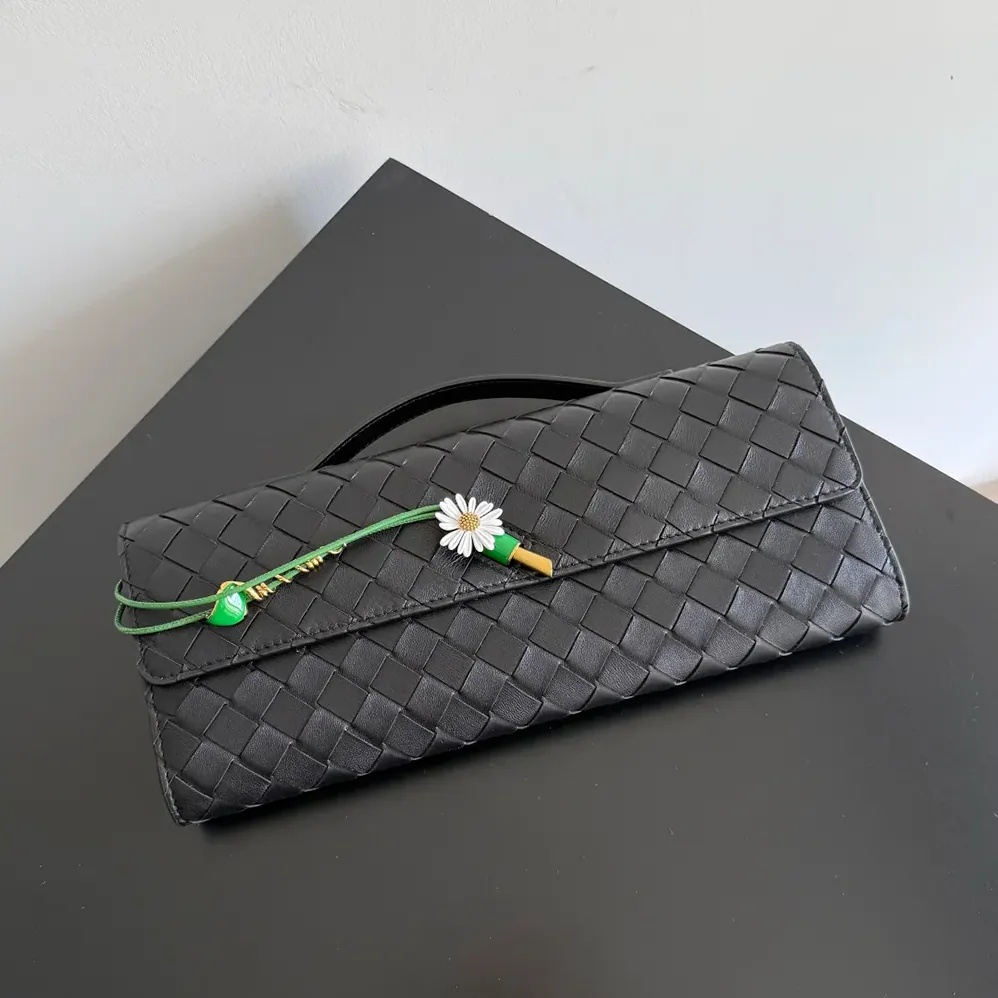 Bottega Veneta Andiamo Clutch in Calf Leather for Women Bottega Veneta Andiamo Clutch in Calf Leather for Women