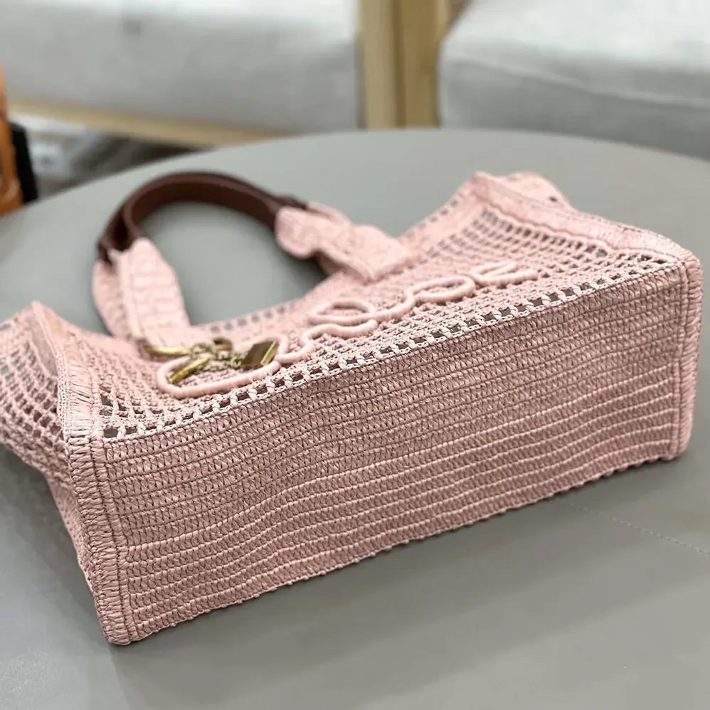 Chloe Summer Banana East-west Tote Bag in Raffia & Buffalo Leather for Women in Pink Chloe Summer Banana East-west Tote Bag in Raffia & Buffalo Leather for Women in Pink