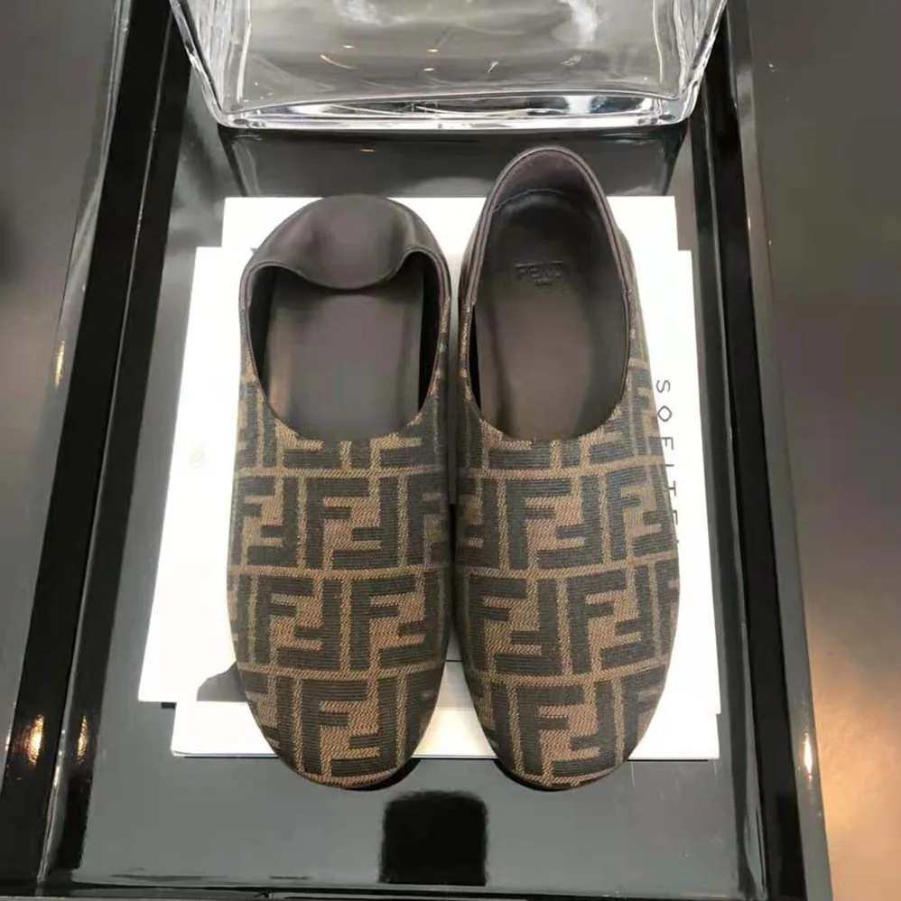 Fendi Signature Brown Fabric Slippers for Unisex Fendi Signature Brown Fabric Slippers for Unisex