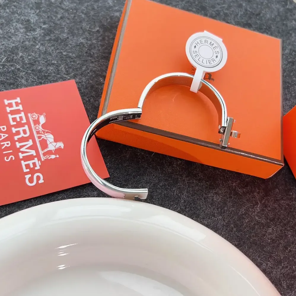 Hermes Mini Clic Kelly Bracelet for Unisex in Black Hermes Mini Clic Kelly Bracelet for Unisex in Black