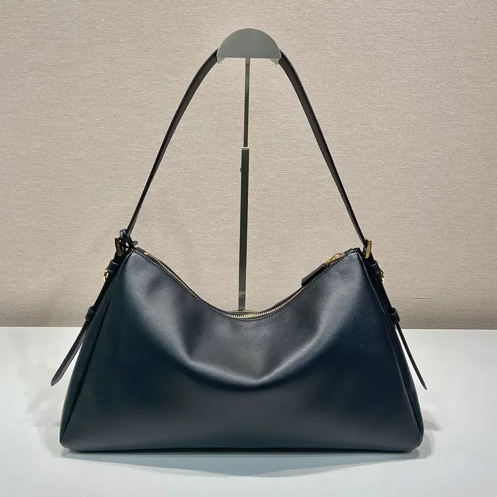 Prada Aimée Large Leather Shoulder Bag for Women in Black Prada Aimée Large Leather Shoulder Bag for Women in Black