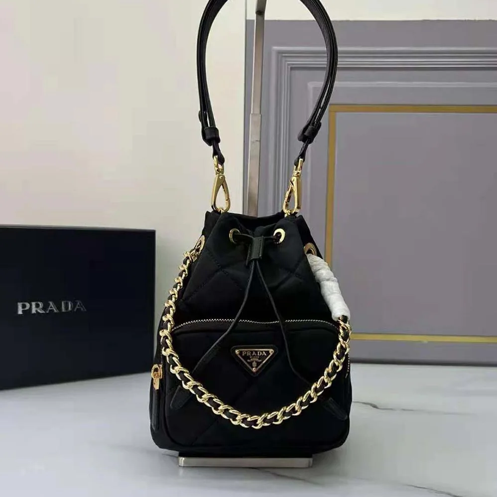 Prada Re-Edition 1995 Chaîne Re for Women in Nylon Shoulder Bag Prada Re-Edition 1995 Chaîne Re for Women in Nylon Shoulder Bag
