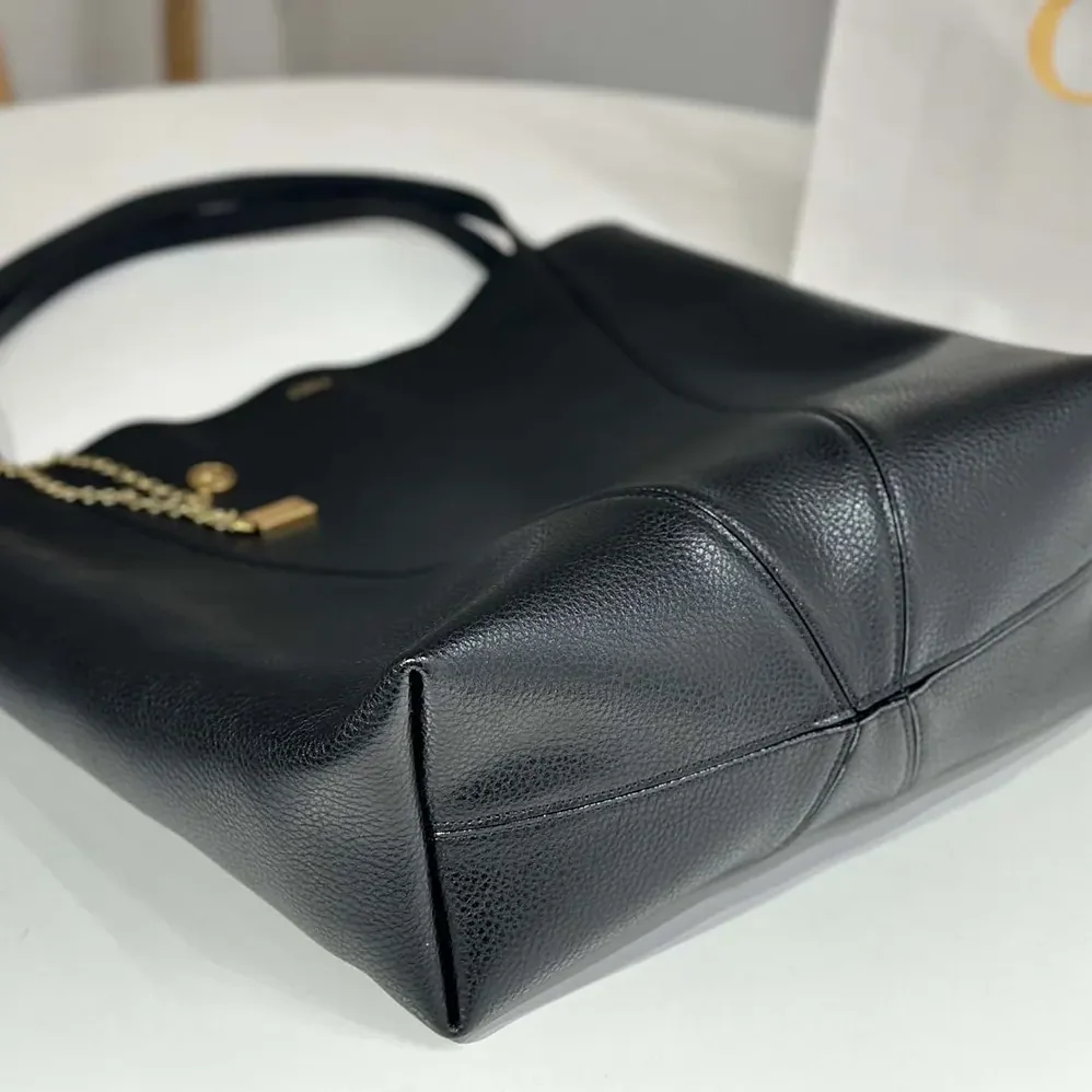 Chloe Large Chloé Spin Tote Bag in Grained Leather for Women in Black Chloe Large Chloé Spin Tote Bag in Grained Leather for Women in Black
