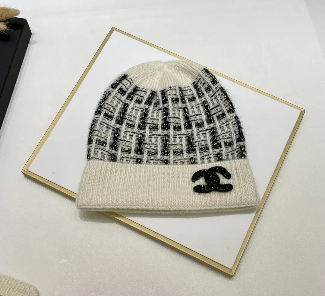 Chanel Monochrome Winter Knit Set Hat, Scarf And Gloves Black & White Chanel Monochrome Winter Knit Set Hat, Scarf And Gloves Black & White