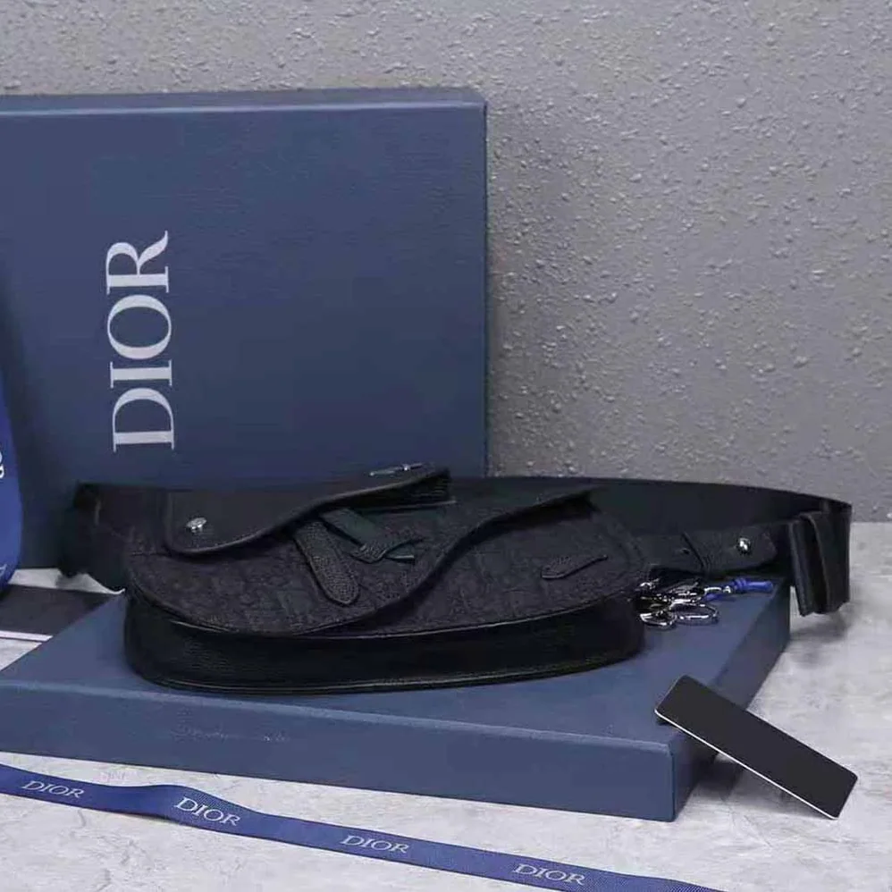 Dior Saddle Pouch Dior Oblique Jacquard for Men in Black Dior Saddle Pouch Dior Oblique Jacquard for Men in Black
