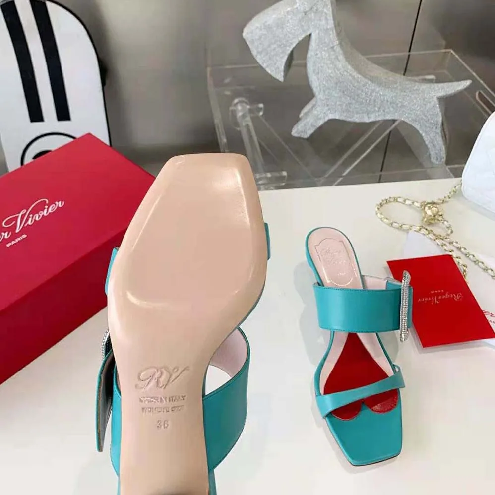 Roger Vivier Viv Choc Side Strass Buckle Mules in Leather for Women in Lime Roger Vivier Viv Choc Side Strass Buckle Mules in Leather for Women in Lime