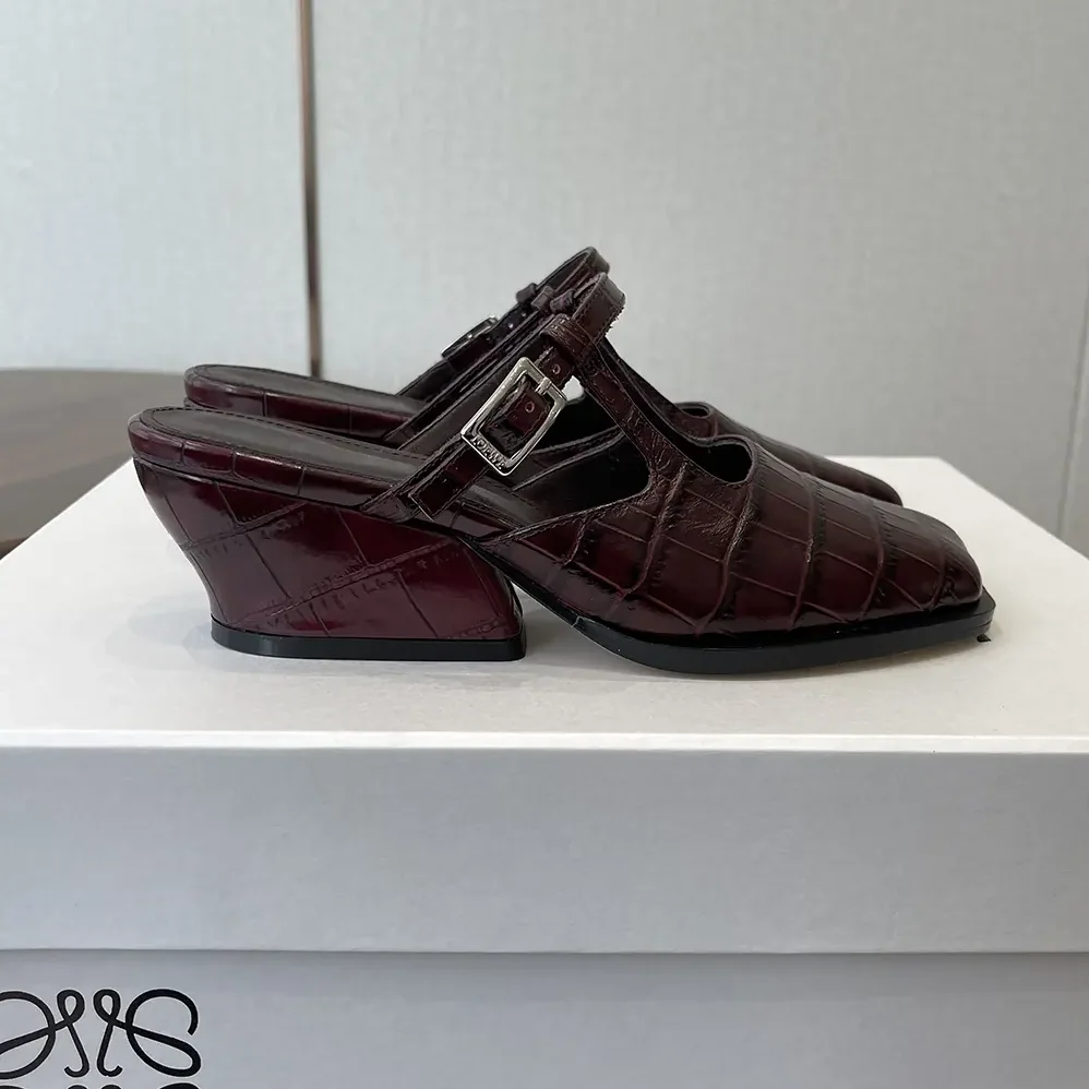 Loewe Onda Mule In Embossed Calfskin for Women Loewe Onda Mule In Embossed Calfskin for Women