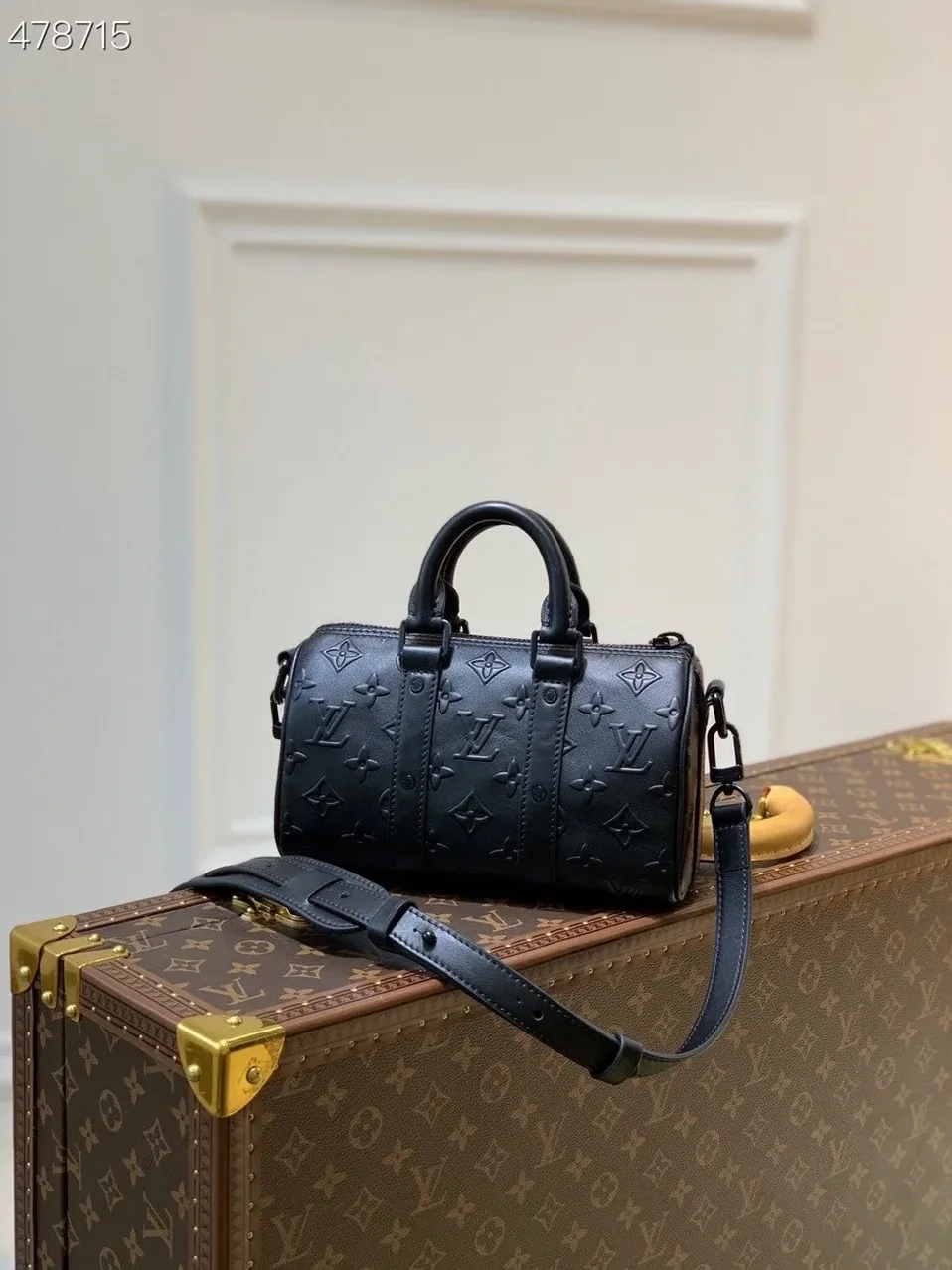 Louis Vuitton Keepall XS Monogram Seal Black Shoulder And Crossbody Bags / LV Louis Vuitton Keepall XS Monogram Seal Black Shoulder And Crossbody Bags / LV