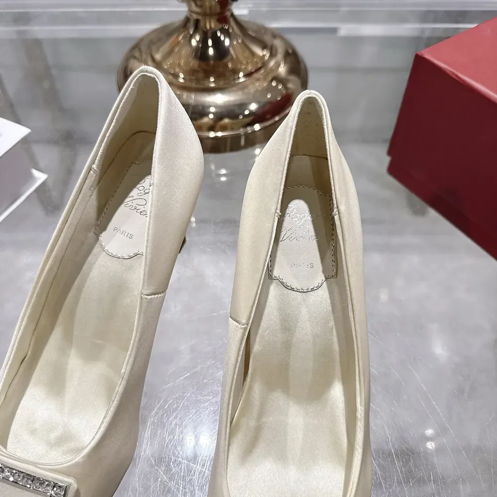 Roger Vivier Trompette Pumps in Satin for Women in White Roger Vivier Trompette Pumps in Satin for Women in White