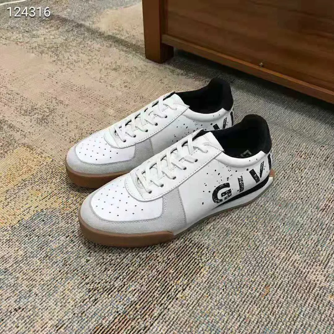 Givenchy Low Sneakers in Leather for Men in White Givenchy Low Sneakers in Leather for Men in White