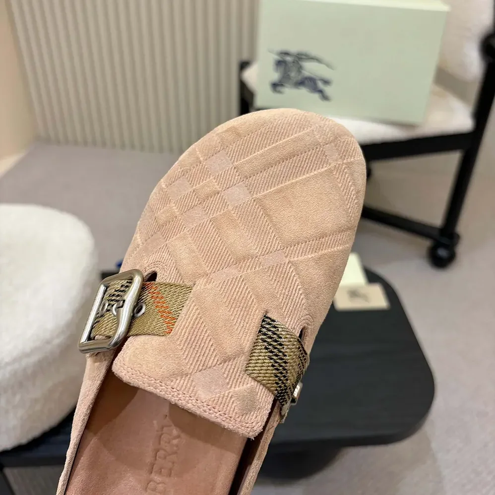 Burberry Check Denim Urchin Clogs for Unisex in Flora Pink Burberry Check Denim Urchin Clogs for Unisex in Flora Pink